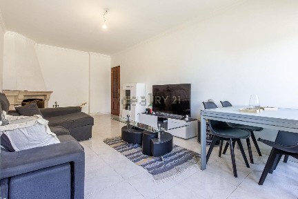 Apartamento T3 à venda na Avenida Norton de Matos