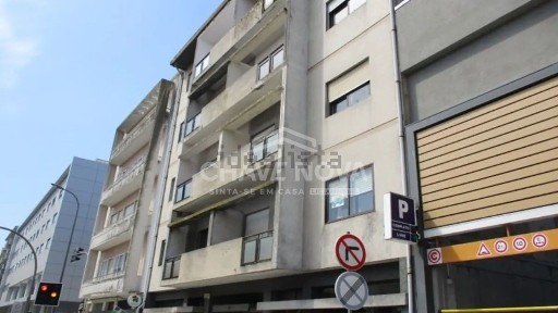 Apartamento T2 à venda na Rua de Serpa Pinto
