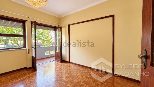 Arrendamento de apartamento T4 na Rua Cidade do Fundão, 19