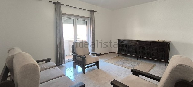 Apartamento T3 à venda na Rua Albergaria dos Doze, 26