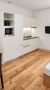 Arrendamento de apartamento T0 na Rua de Santa Catarina, 973