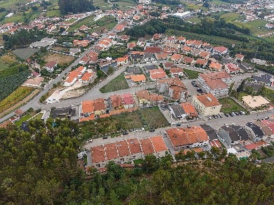 Moradia independente à venda na Rua Eça de Queirós