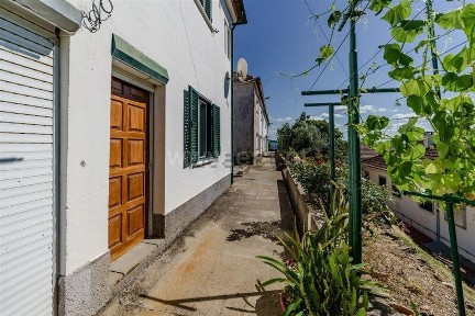 Moradia geminada à venda na Aldeia São Francisco Assis