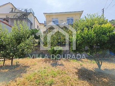 Casa de aldeia à venda na Rua das Quintãs