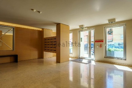 Arrendamento de apartamento T1 na Avenida Praia da Vitória, 16