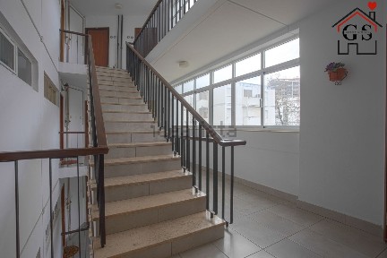 Apartamento T3 à venda na Rua Sargento Armando Monteiro Ferreira