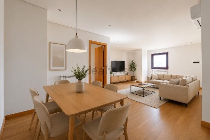 Apartamento T2 à venda na Rua Olavo d' Eça Leal