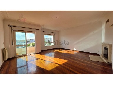 Apartamento T3 à venda no Bairro de Santa Teresinha