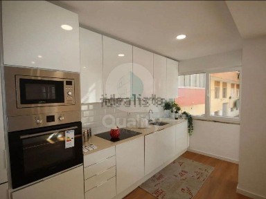 Apartamento T3 à venda na Rua 1º de Maio