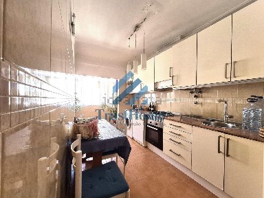 Apartamento T3 à venda na Rua Alves Redol