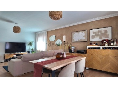 Apartamento T3 à venda na Avenida Mestre Manuel dos Santos Cabanas, 5
