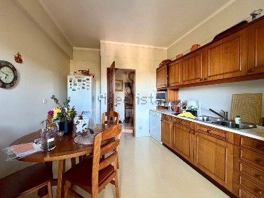 Apartamento T4 à venda na Santa Maria Maior