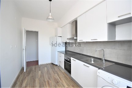 Arrendamento de apartamento T2 na Rua Dom Diniz, 1