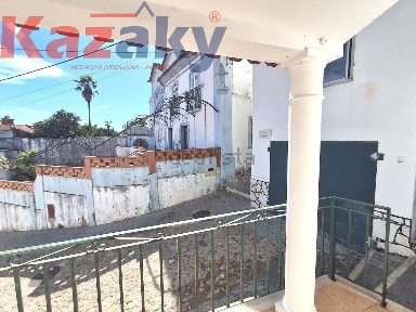 Arrendamento de moradia independente na Travessa José Maria Mora