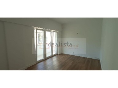 Arrendamento de apartamento T4 na Rua Cidade de Cádiz