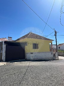 Moradia independente à venda em Acesso Particular