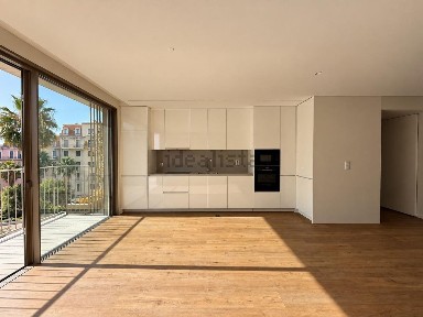 Arrendamento de apartamento T3 na Rua Antero Quental, 47