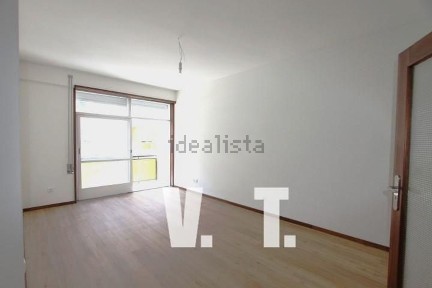 Arrendamento de apartamento T3 na Rua Nova de São Crispim, 31
