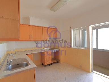 Apartamento T2 à venda na Rua da Feira, 27