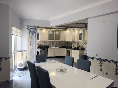 Apartamento T2 à venda na Avenida Capitães de Abril