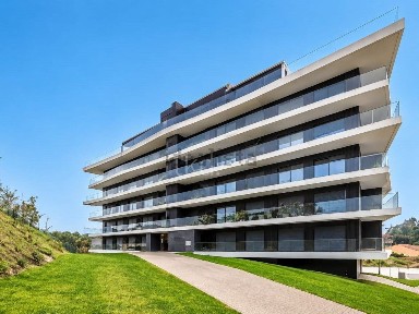 Apartamento T3 à venda na Rua António Fernandes Ferreira Gomes