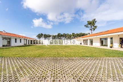 Moradia independente à venda em Aroeira Norte