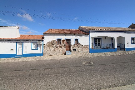 Moradia geminada à venda na Rua Principal, 1