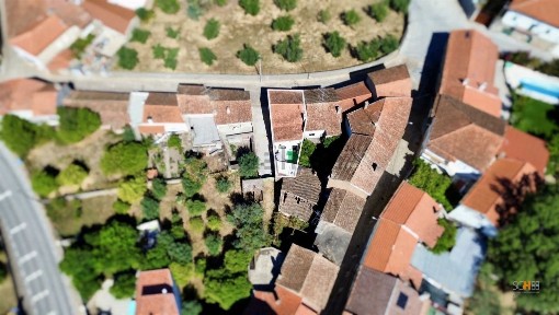 Moradia geminada à venda em Póvoa de Rio de Moinhos e Cafede