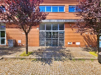 Arrendamento de armazém na Rua de Ferronho