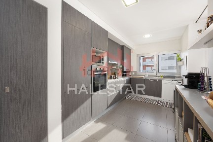 Arrendamento de apartamento T2 na Rua Júlia da Costa Portela, 11