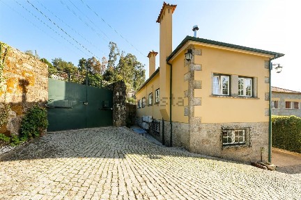 Moradia geminada à venda na Rua de Santo Amaro, 856
