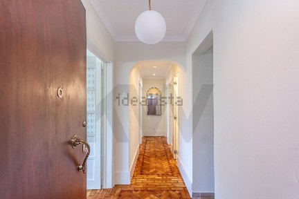 Arrendamento de apartamento T3 na Avenida de Roma, 114