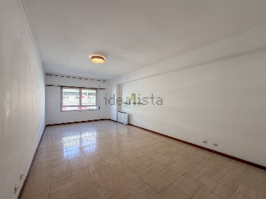 Arrendamento de apartamento T3 na Estrada de Benfica, 731