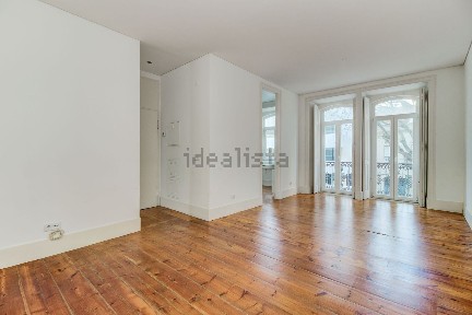 Arrendamento de apartamento T2 na Rua Professor Sousa da Câmara