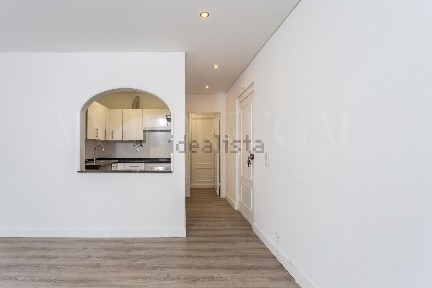 Arrendamento de apartamento T1 na Rua do Lido