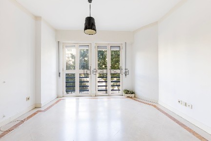 Arrendamento de apartamento T2 na Rua Agostinho Neto, 27