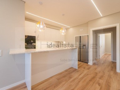Duplex à venda na Avenida Maria Lamas