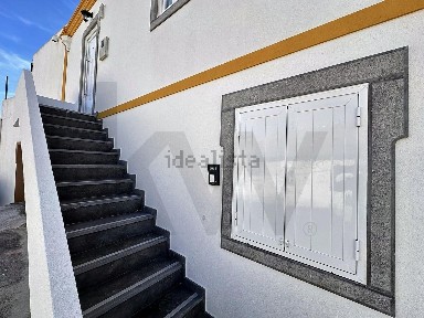 Moradia geminada à venda na Rua Santa Isabel s/n