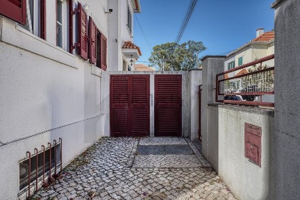 Moradia geminada à venda na Rua Carolina Ângelo, 5