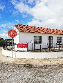 Moradia independente à venda em Alpiarça