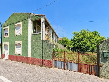 Moradia independente à venda em Avelãs de Caminho