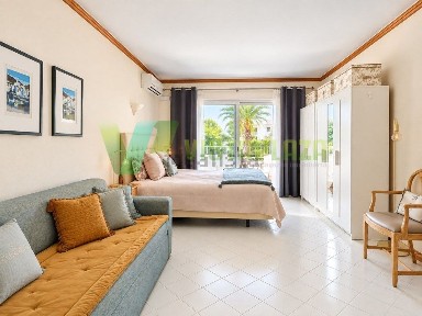 Apartamento T0 à venda na Rua Columbano Bordalo Pinheiro