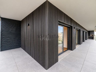 Apartamento T3 à venda na Rua António Fernandes Ferreira Gomes