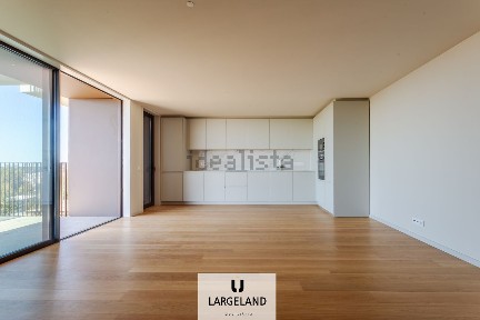 Apartamento T4 à venda na Rua de Chãs s/n