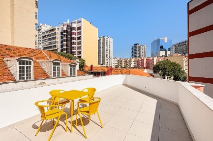 Duplex à venda na Rua Professor Sousa da Câmara