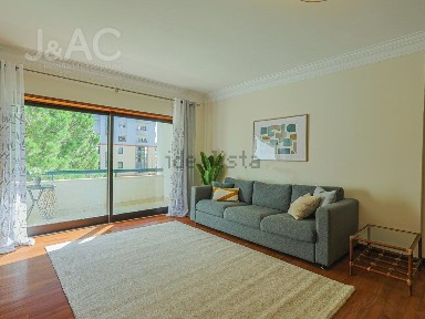 Arrendamento de apartamento T3 na Rua Rosa Parracho