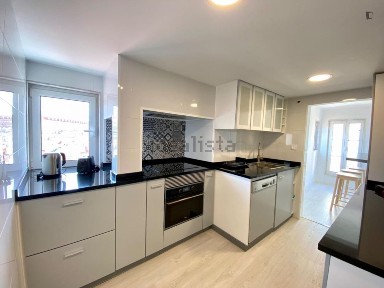 Arrendamento de apartamento T3 na Rua dos Cavaleiros