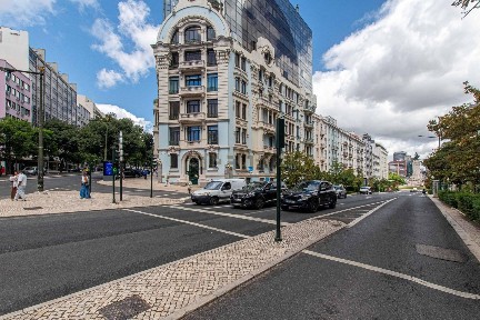 Arrendamento de apartamento T4 na Rua Castilho, 59