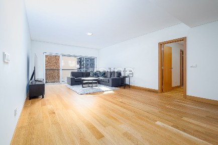 Arrendamento de apartamento T2 na Rua Natércia Freire, 2
