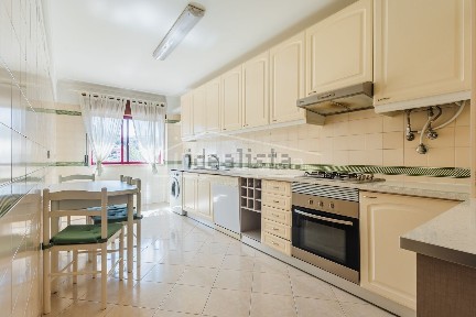 Apartamento T1 à venda na Avenida dos Bons Amigos